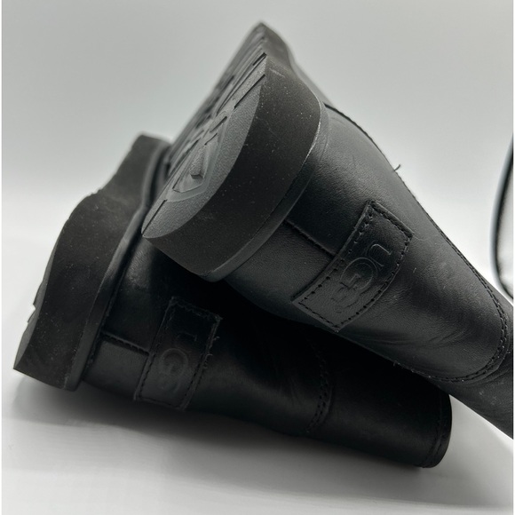 Uggs leather side zip sherpa lined SZ 9  . - Picture 15 of 16